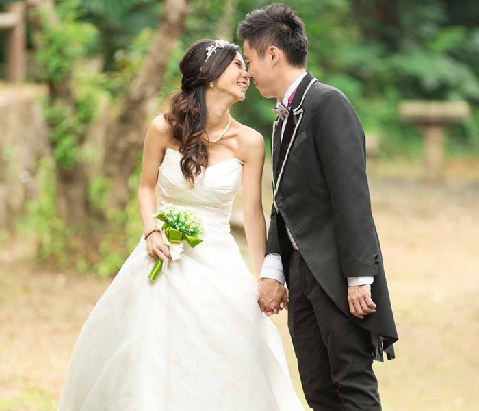 Wedding couple enjoying moment at outdoor shooting 香港婚紗攝影 - 甜蜜