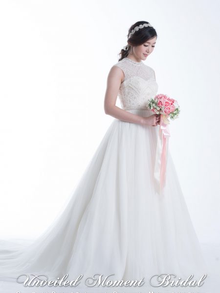 High Neckline Ivory Bridal Gown with Chapel Train 高領長拖尾象牙白婚紗