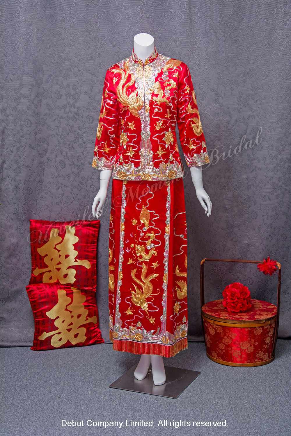Large size traditional Chinese wedding gown with decorative dragon, phoenix and clouds embroideries 小五福中式裙褂, 龍鳳祥雲金銀線, 大碼裙褂