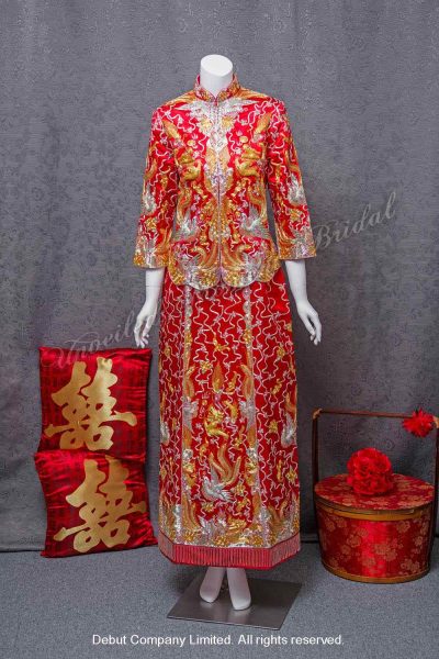 Large size traditional Chinese wedding gown 大碼傳統中五福中式裙褂, 龍鳳祥雲金銀線