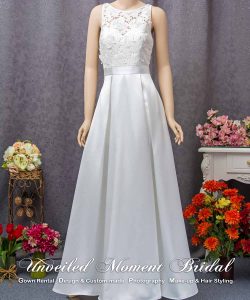 Bride in sleeveless, lace-up floor-length carefree bridal dress 無袖蕾絲齊地款輕婚紗